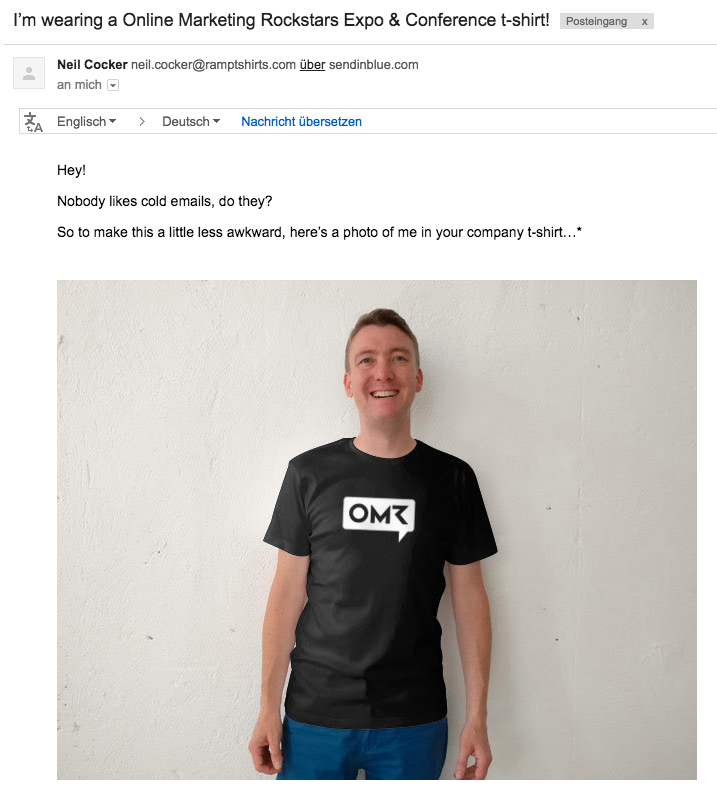 Ramp T-Shirt Gründer Neil Cocker trägt ein OMR-T-Shirt.
